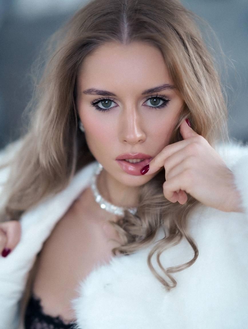 Инна привлекальеная девушка из Мелитополя цена от 6000 руб