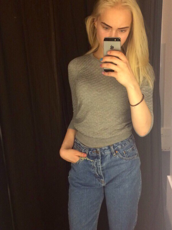 Есения привлекательная девушка из Мелитополя цена от 3000 руб